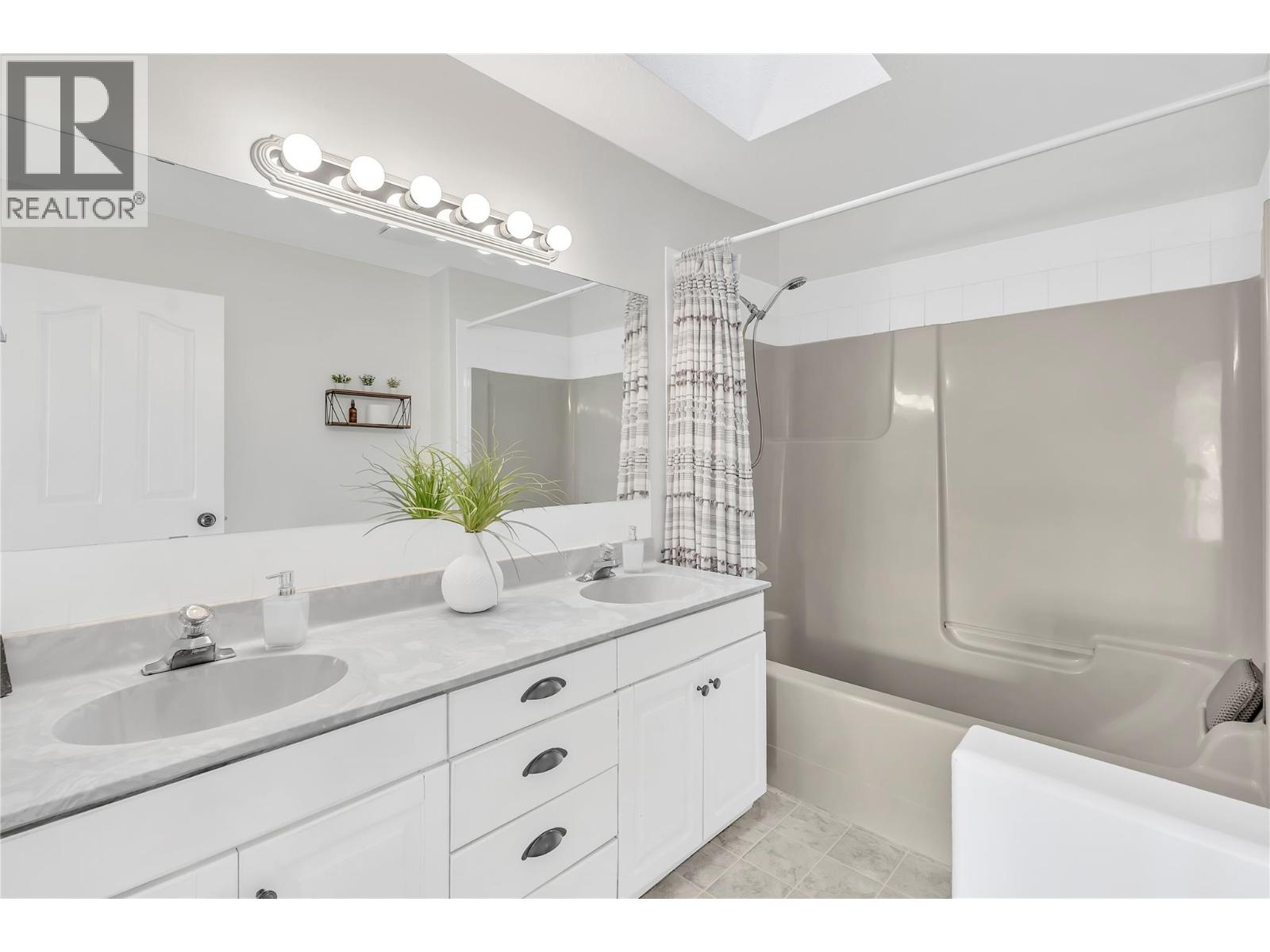  2084 Shamrock Drive, West Kelowna