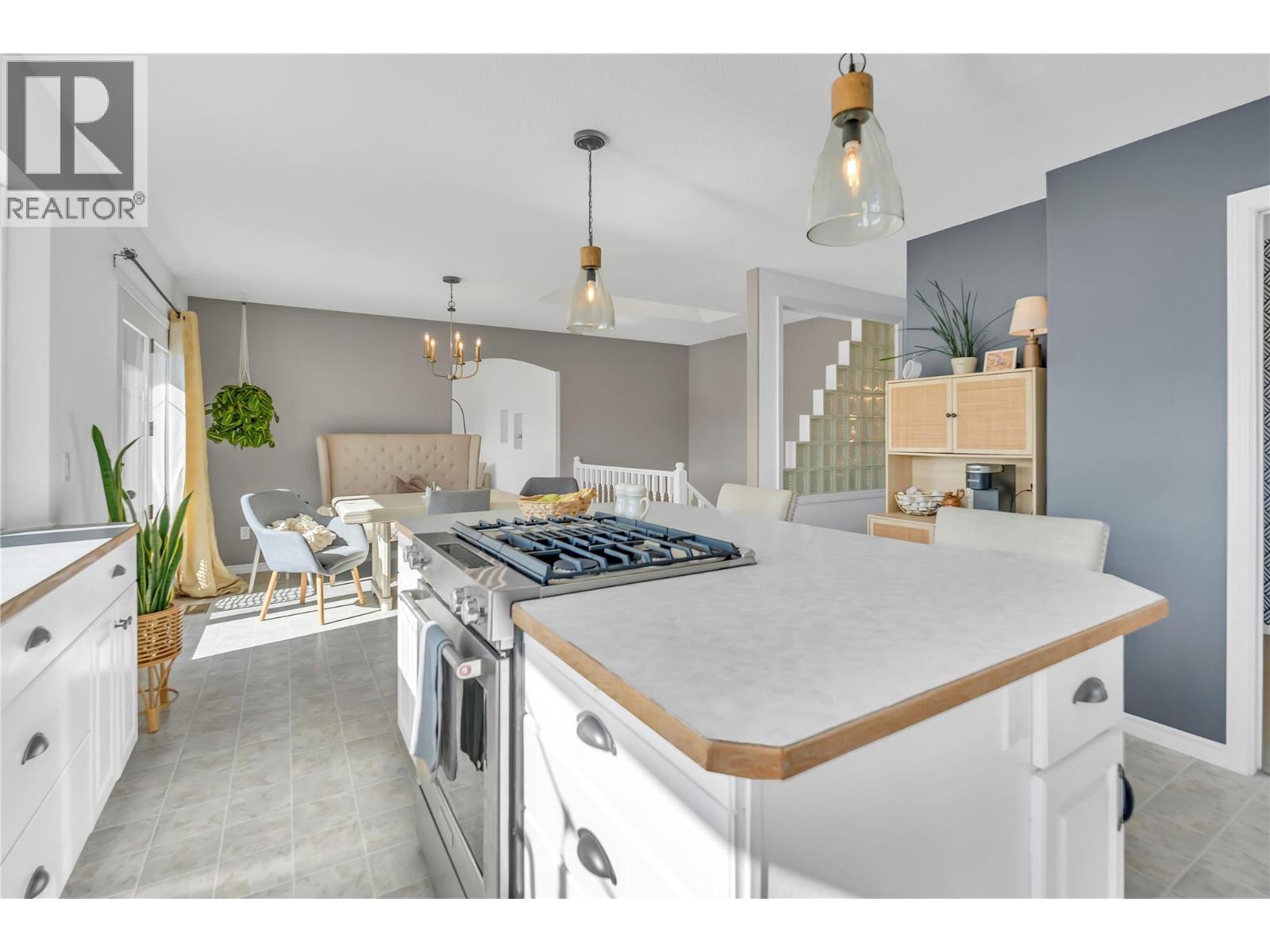  2084 Shamrock Drive, West Kelowna