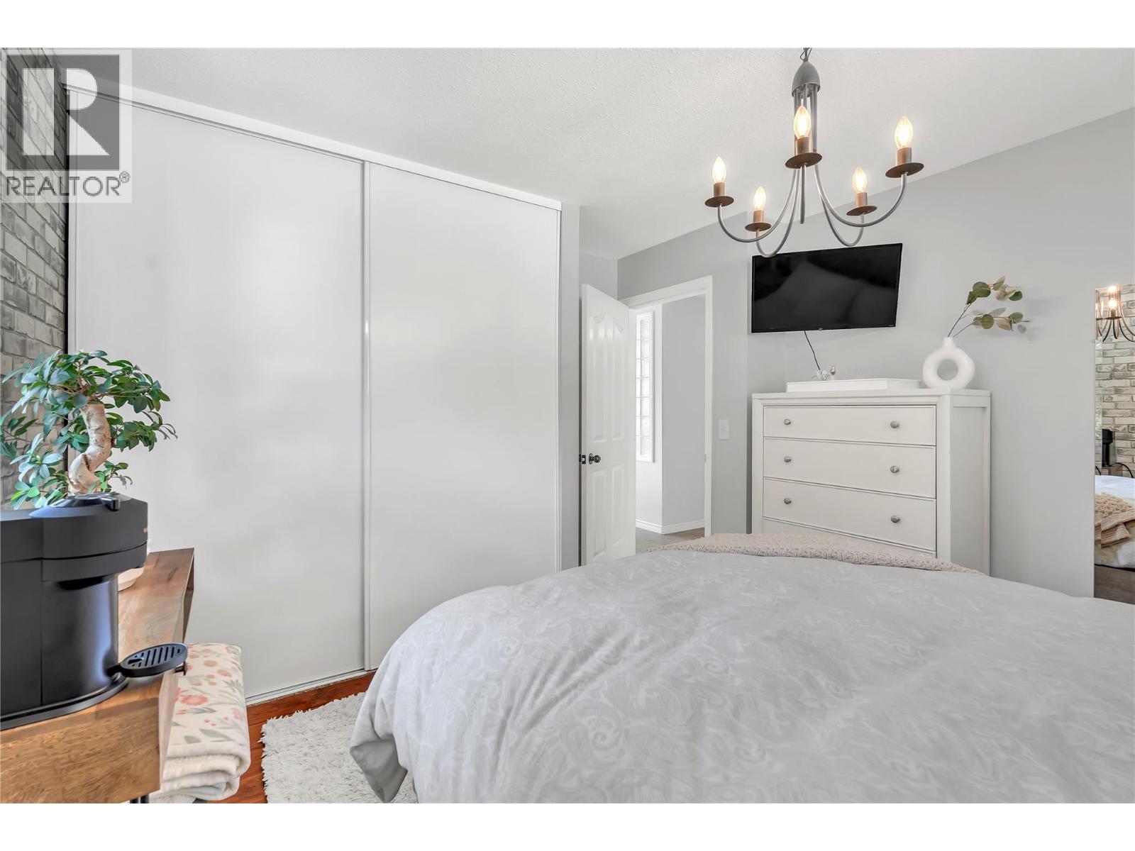  2084 Shamrock Drive, West Kelowna