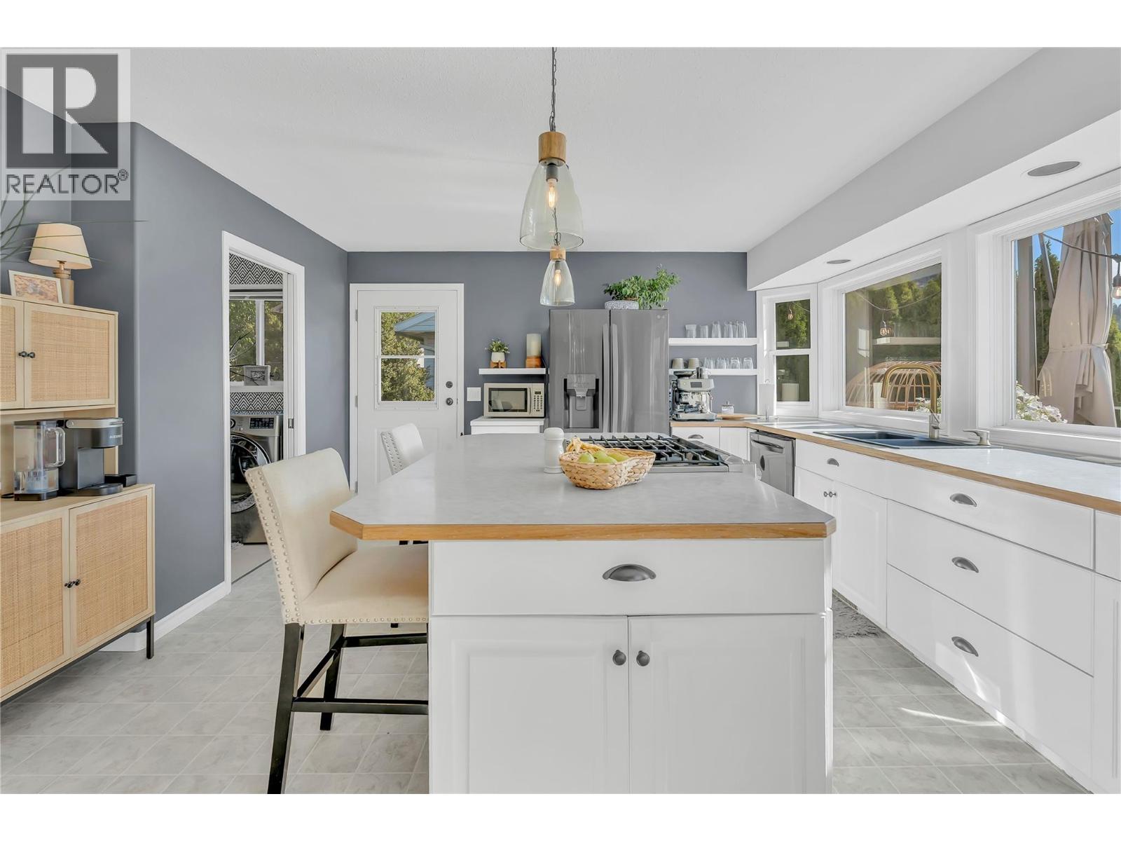  2084 Shamrock Drive, West Kelowna