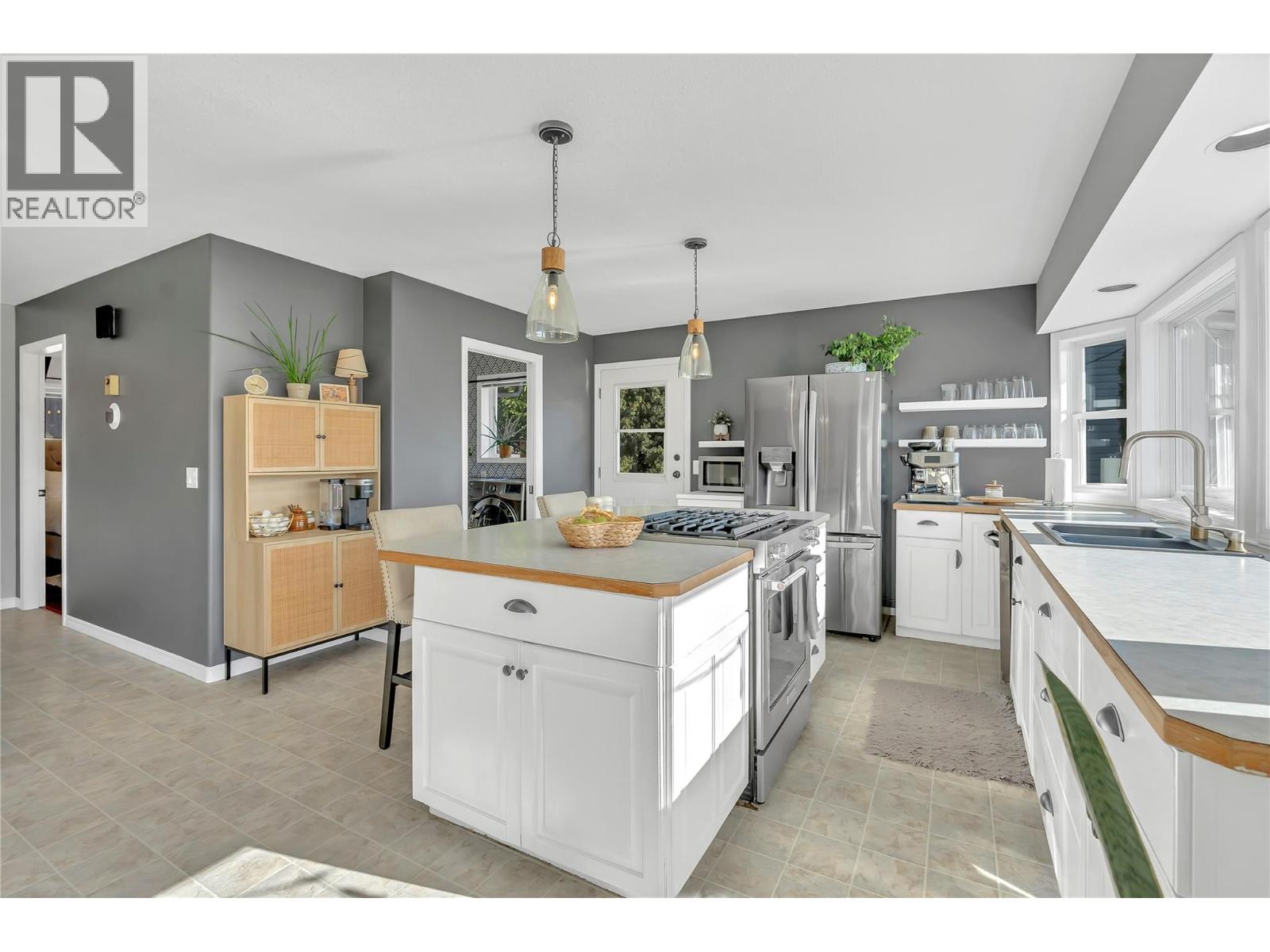  2084 Shamrock Drive, West Kelowna