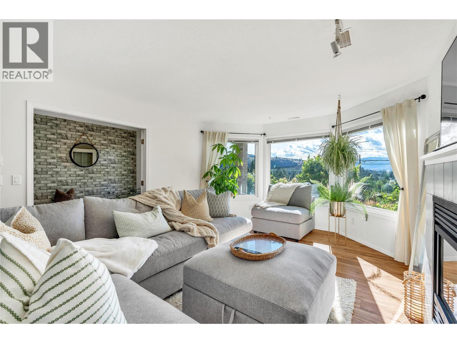  2084 Shamrock Drive, West Kelowna