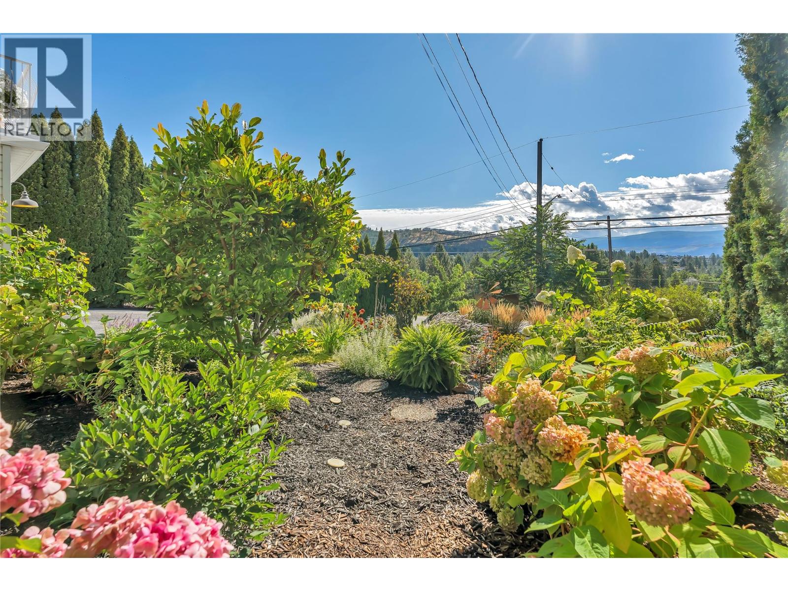  2084 Shamrock Drive, West Kelowna