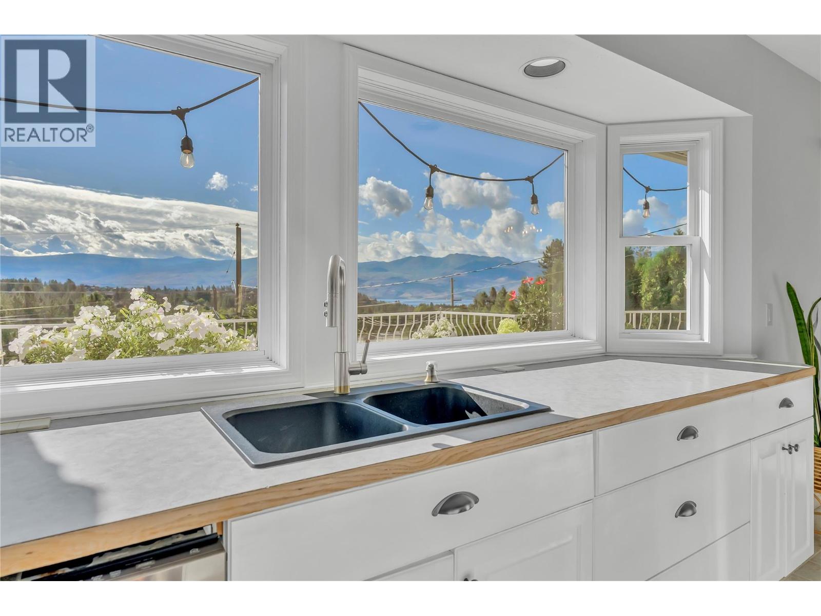  2084 Shamrock Drive, West Kelowna