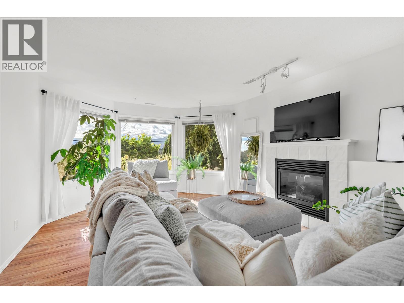  2084 Shamrock Drive, West Kelowna