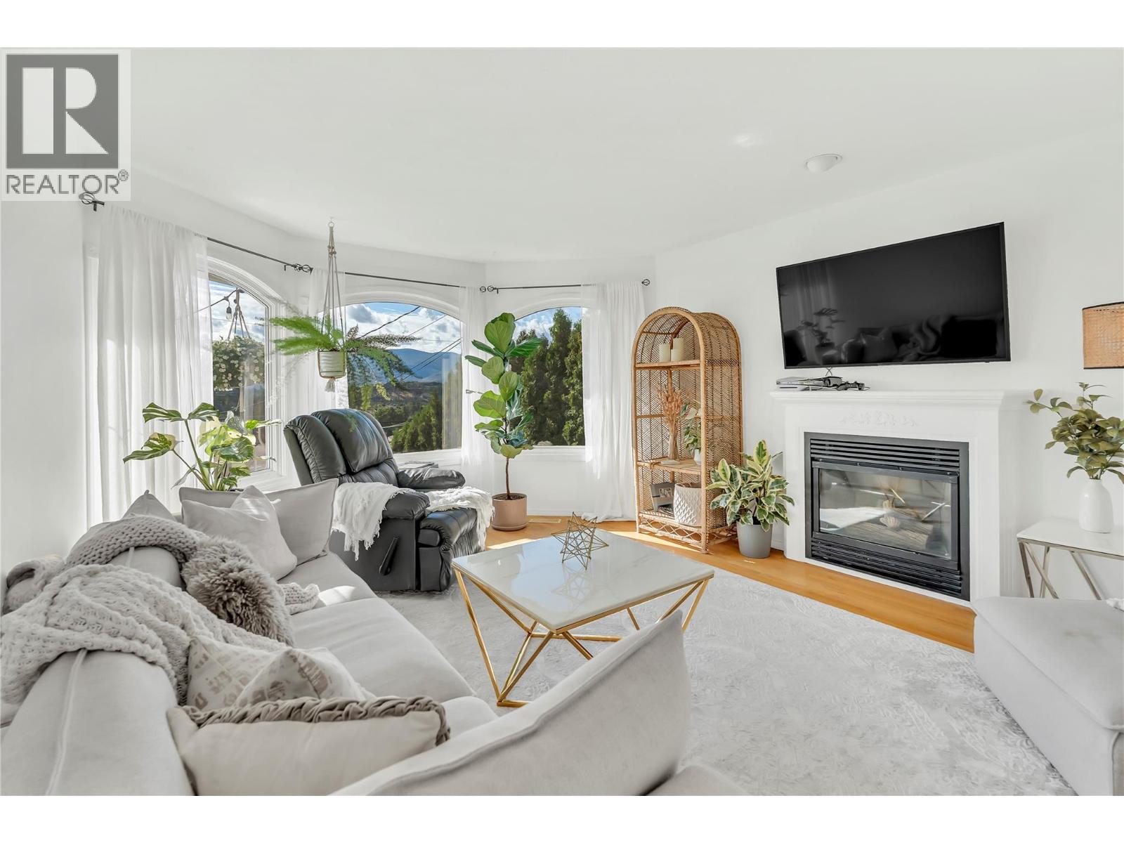  2084 Shamrock Drive, West Kelowna