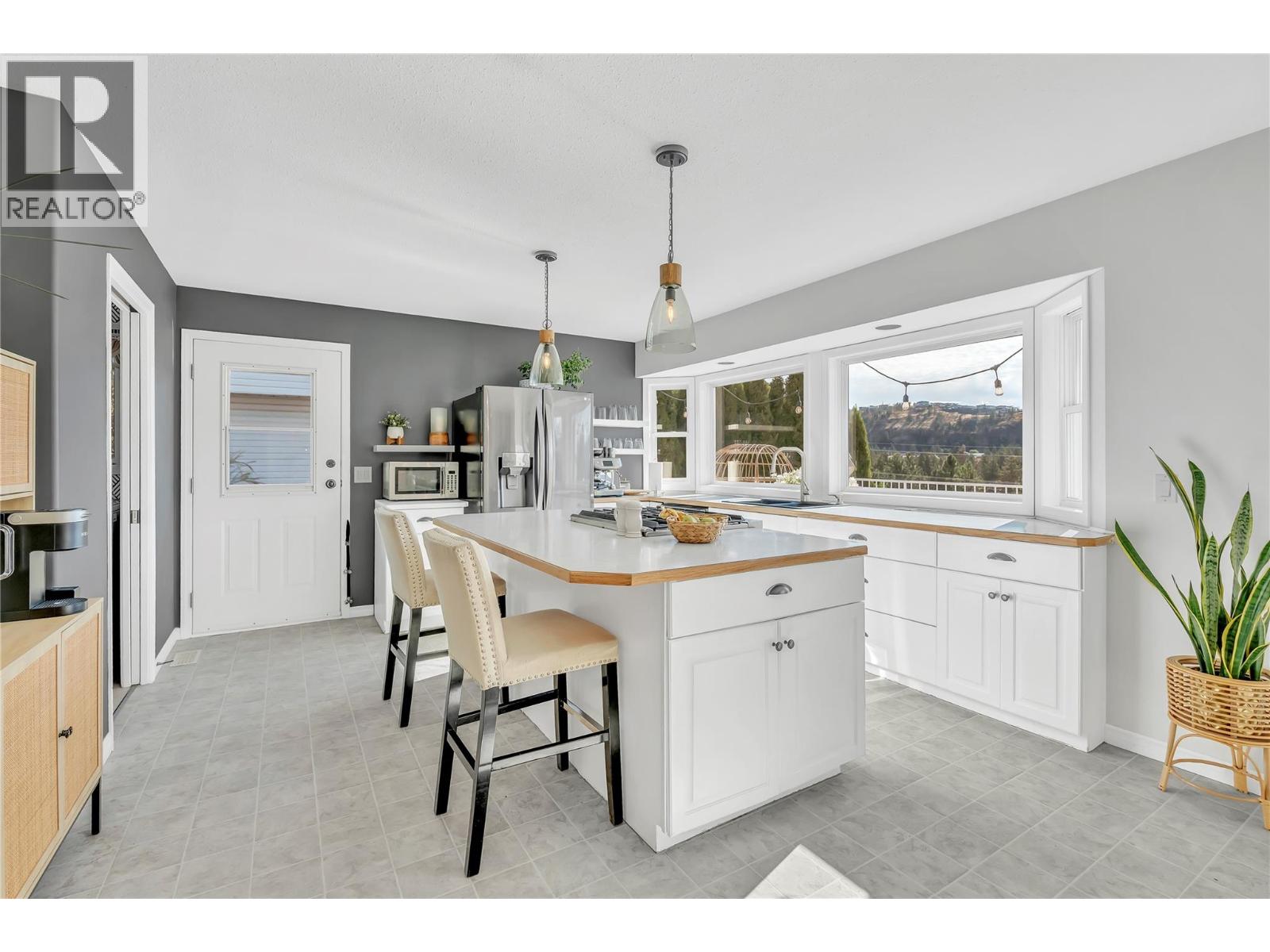  2084 Shamrock Drive, West Kelowna