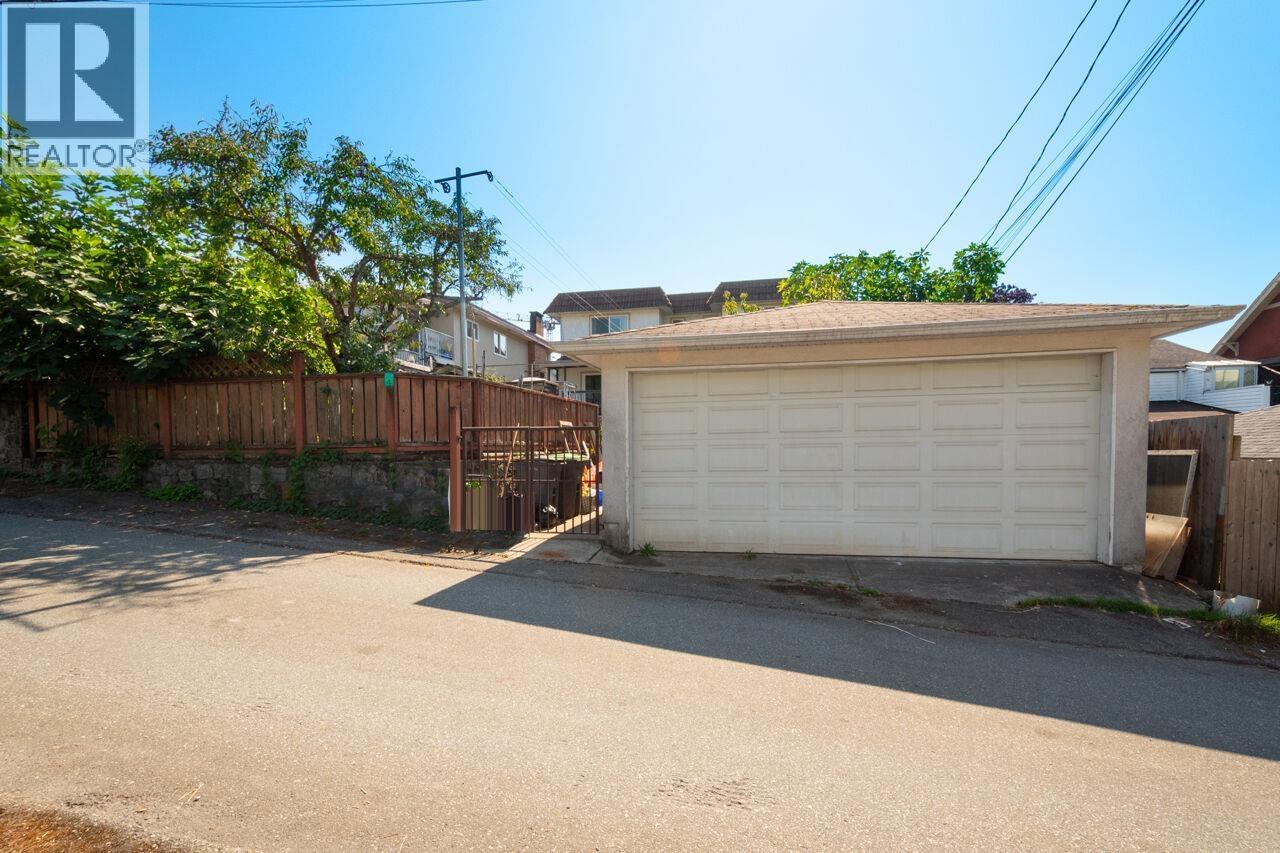 2155-57 W 15TH AVENUE, Vancouver