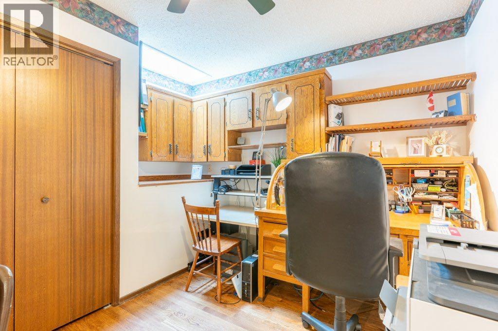 Single Family House Bi-level for Sale in  Iris Court SE Connaught Medicine Hat 