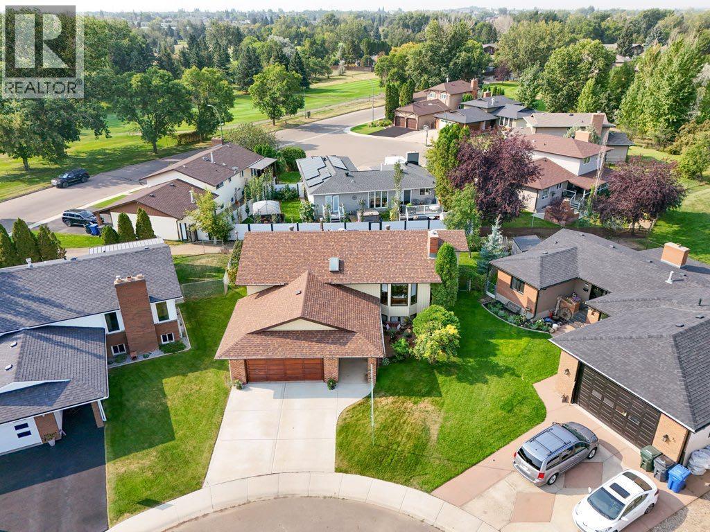 Single Family House Bi-level for Sale in  Iris Court SE Connaught Medicine Hat 