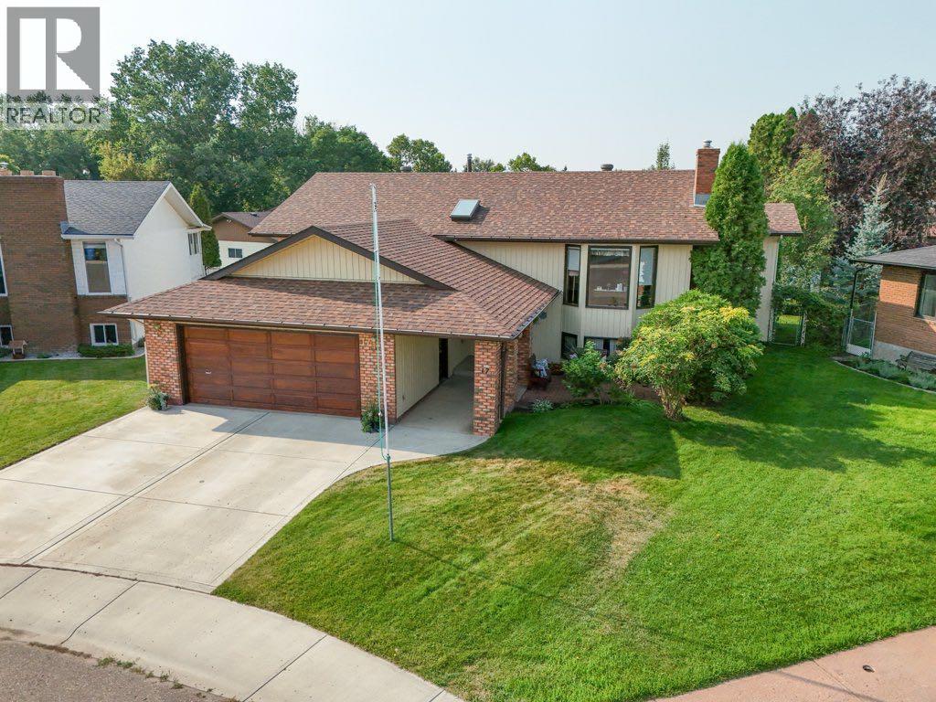 17 Iris Court SE, Medicine Hat, Alberta