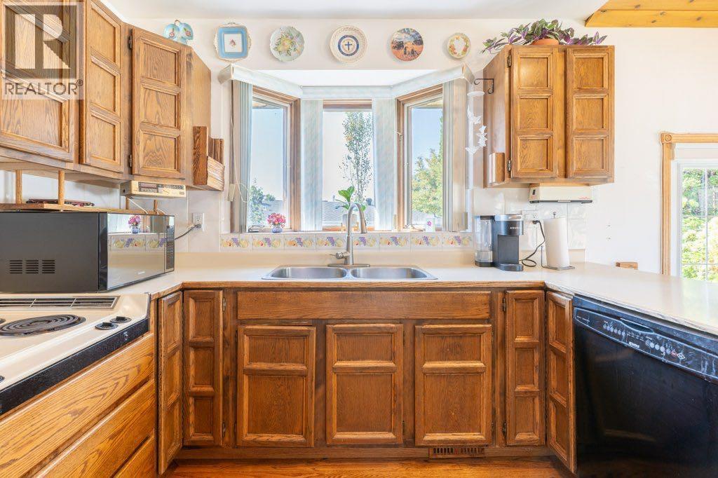 Single Family House Bi-level for Sale in  Iris Court SE Connaught Medicine Hat 