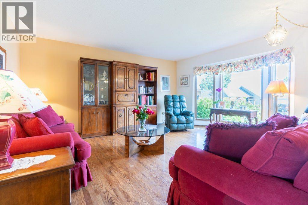 Single Family House Bi-level for Sale in  Iris Court SE Connaught Medicine Hat 