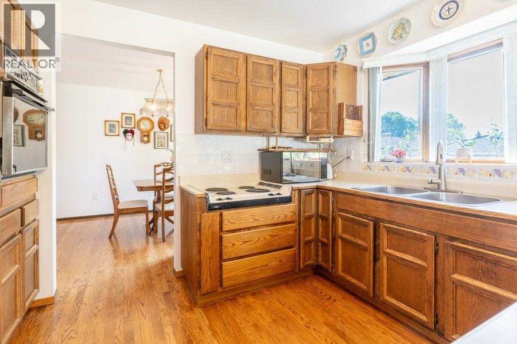 Single Family House Bi-level for Sale in  Iris Court SE Connaught Medicine Hat 