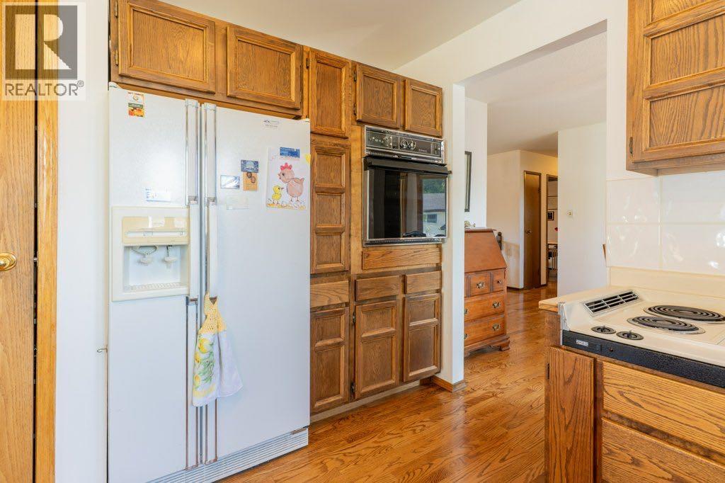 Single Family House Bi-level for Sale in  Iris Court SE Connaught Medicine Hat 