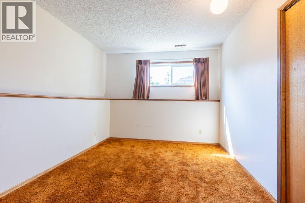 Single Family House Bi-level for Sale in  Iris Court SE Connaught Medicine Hat 