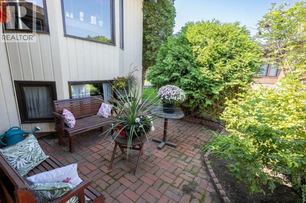 Single Family House Bi-level for Sale in  Iris Court SE Connaught Medicine Hat 