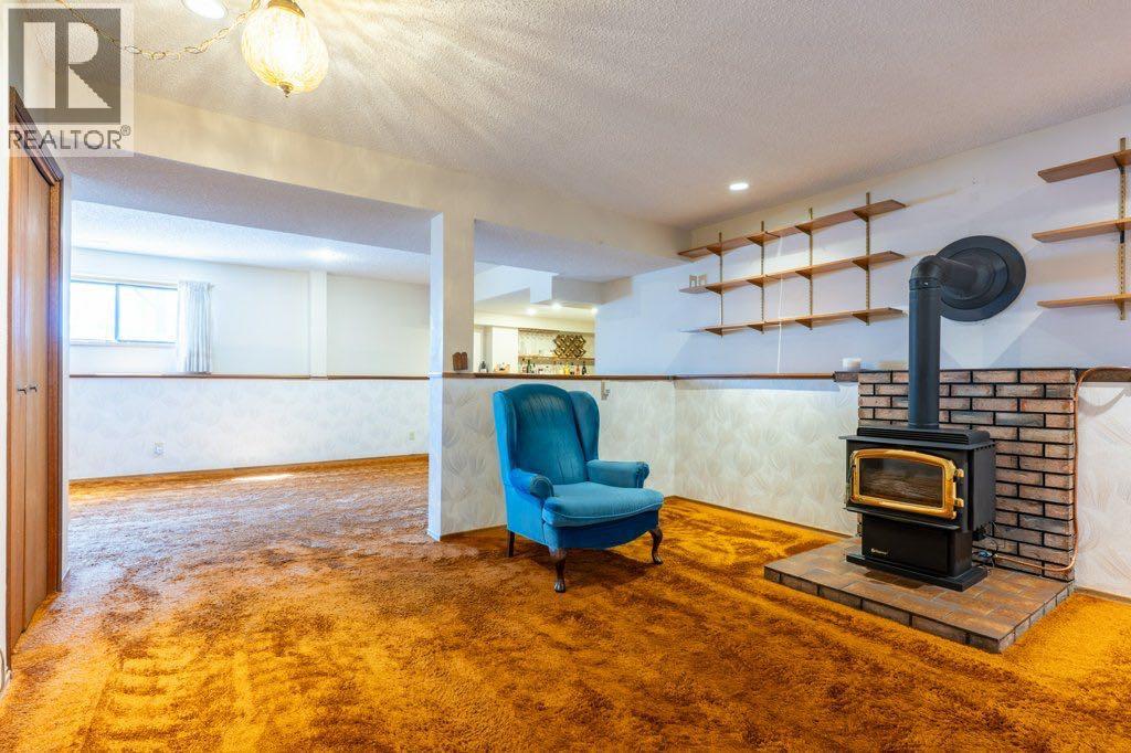 Single Family House Bi-level for Sale in  Iris Court SE Connaught Medicine Hat 