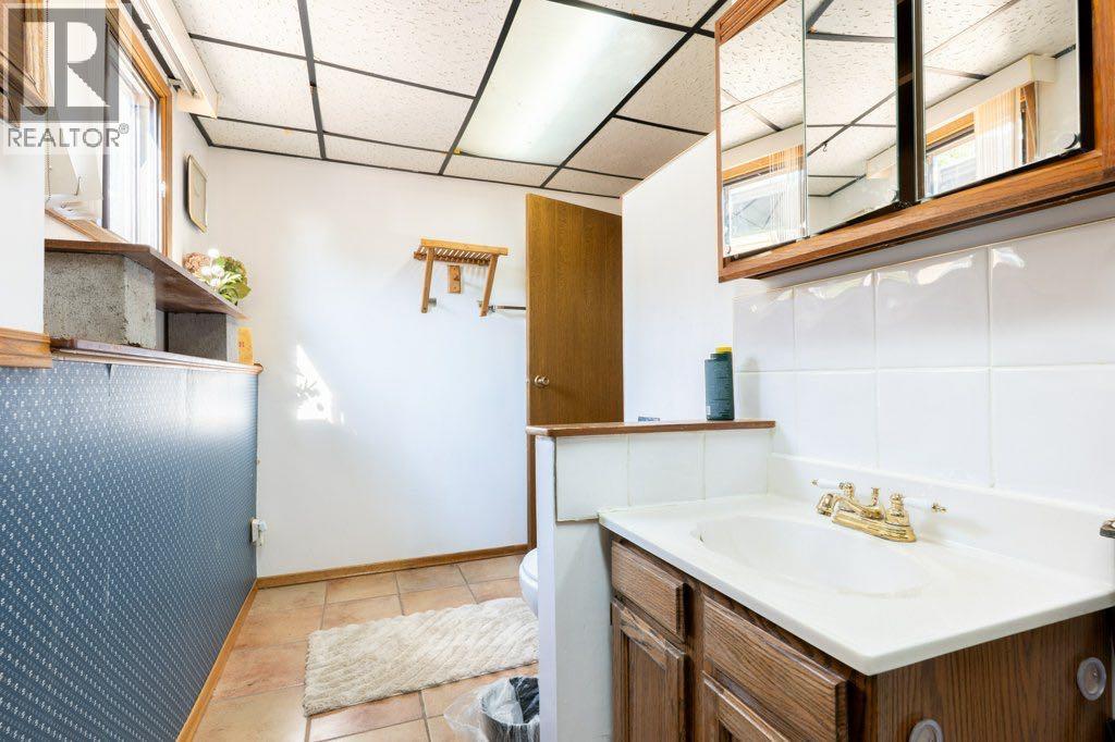 Single Family House Bi-level for Sale in  Iris Court SE Connaught Medicine Hat 