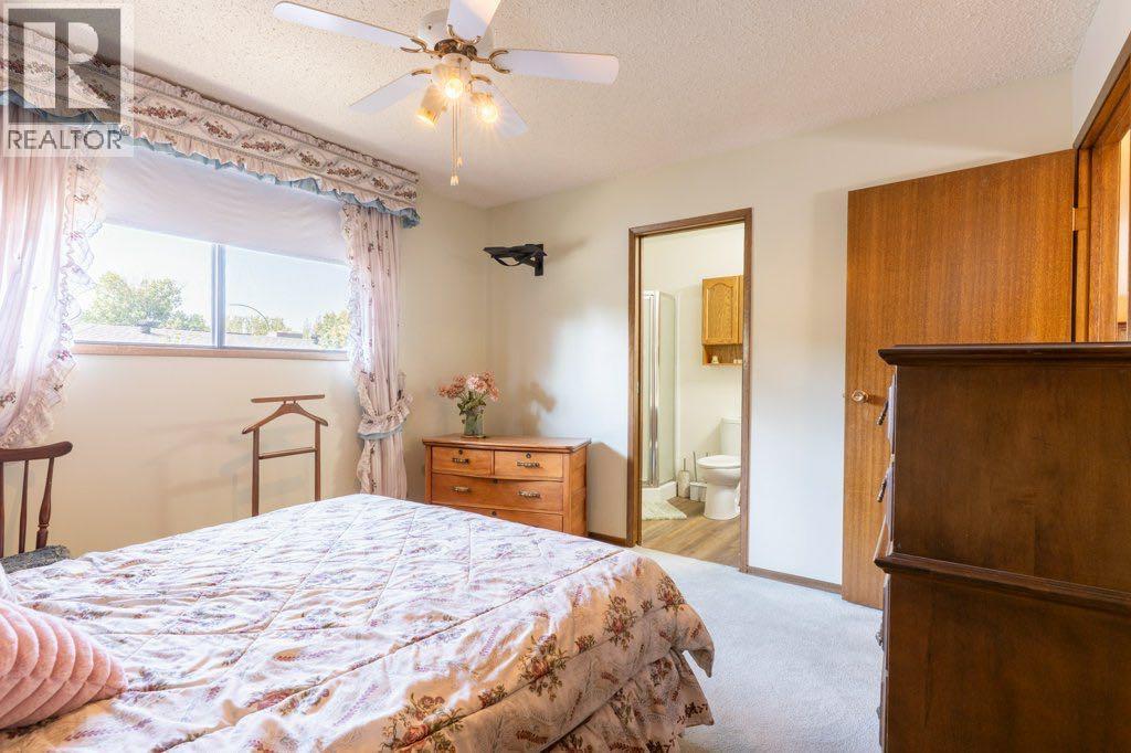 Single Family House Bi-level for Sale in  Iris Court SE Connaught Medicine Hat 