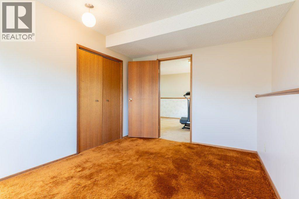 Single Family House Bi-level for Sale in  Iris Court SE Connaught Medicine Hat 