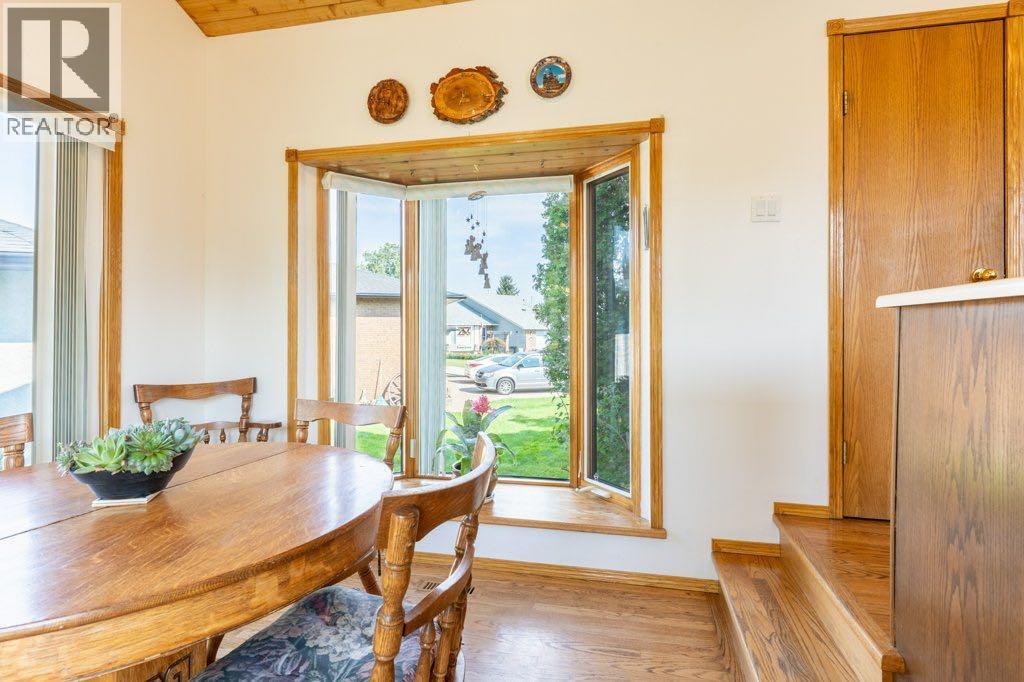 Single Family House Bi-level for Sale in  Iris Court SE Connaught Medicine Hat 