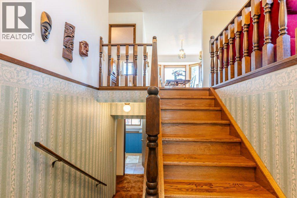 Single Family House Bi-level for Sale in  Iris Court SE Connaught Medicine Hat 