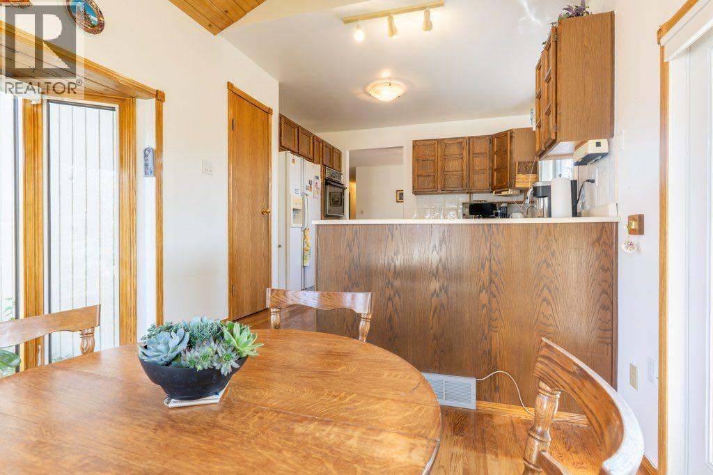 Single Family House Bi-level for Sale in  Iris Court SE Connaught Medicine Hat 