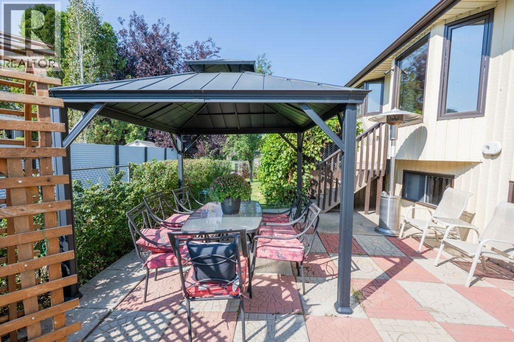 Single Family House Bi-level for Sale in  Iris Court SE Connaught Medicine Hat 