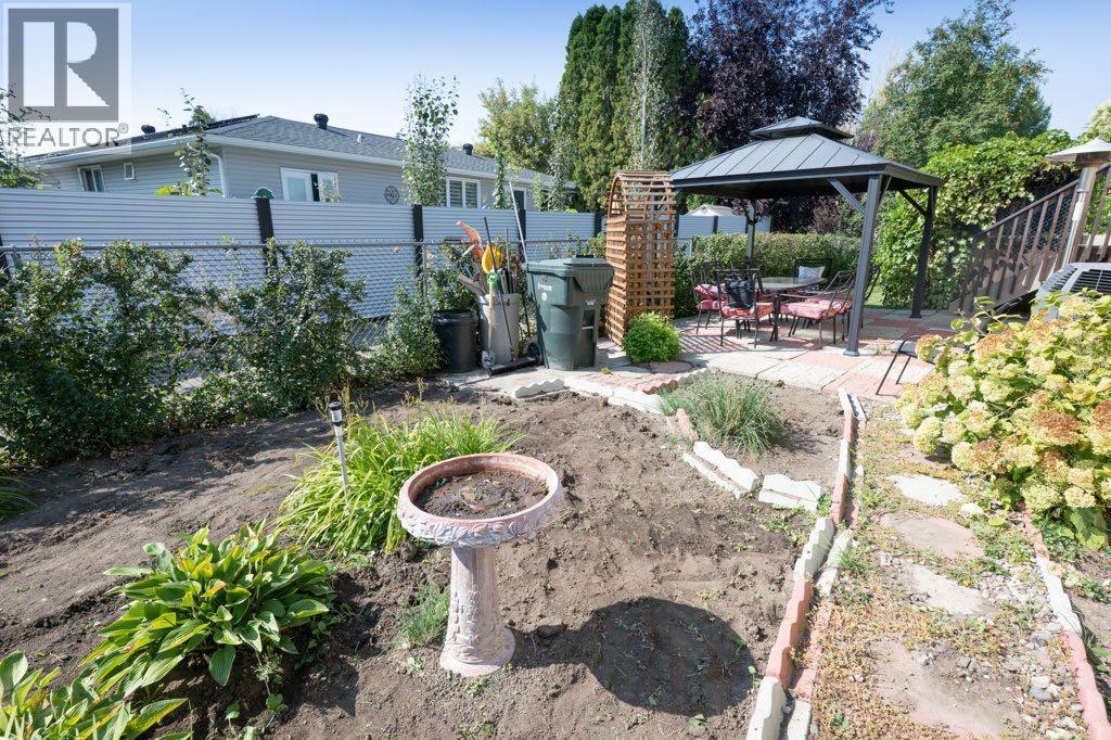 Single Family House Bi-level for Sale in  Iris Court SE Connaught Medicine Hat 