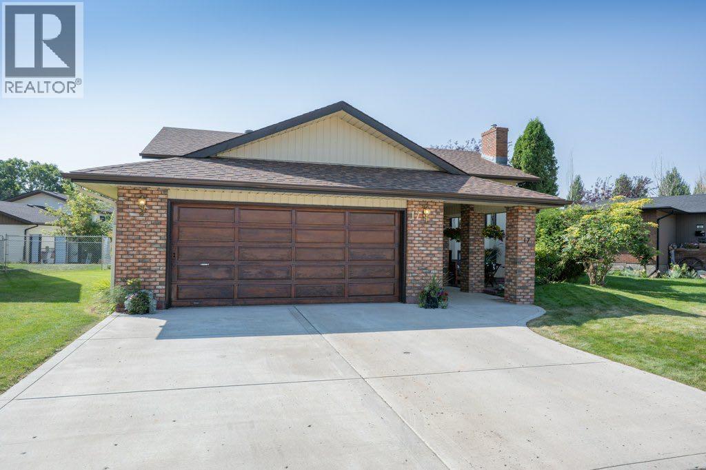 Single Family House Bi-level for Sale in  Iris Court SE Connaught Medicine Hat 