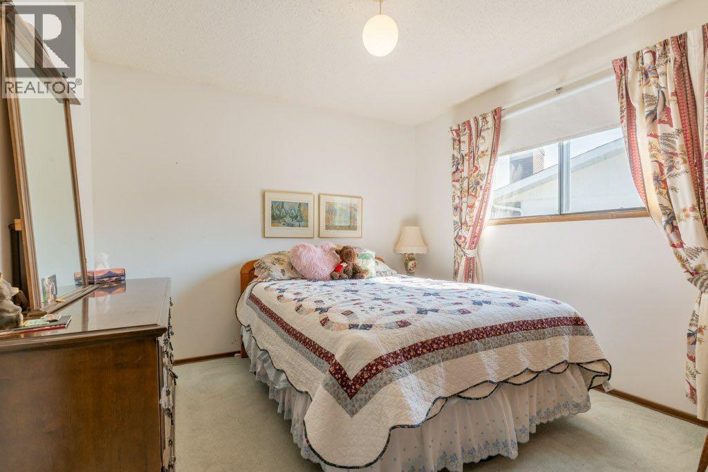 Single Family House Bi-level for Sale in  Iris Court SE Connaught Medicine Hat 