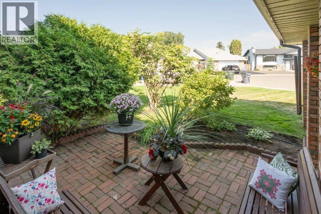 Single Family House Bi-level for Sale in  Iris Court SE Connaught Medicine Hat 