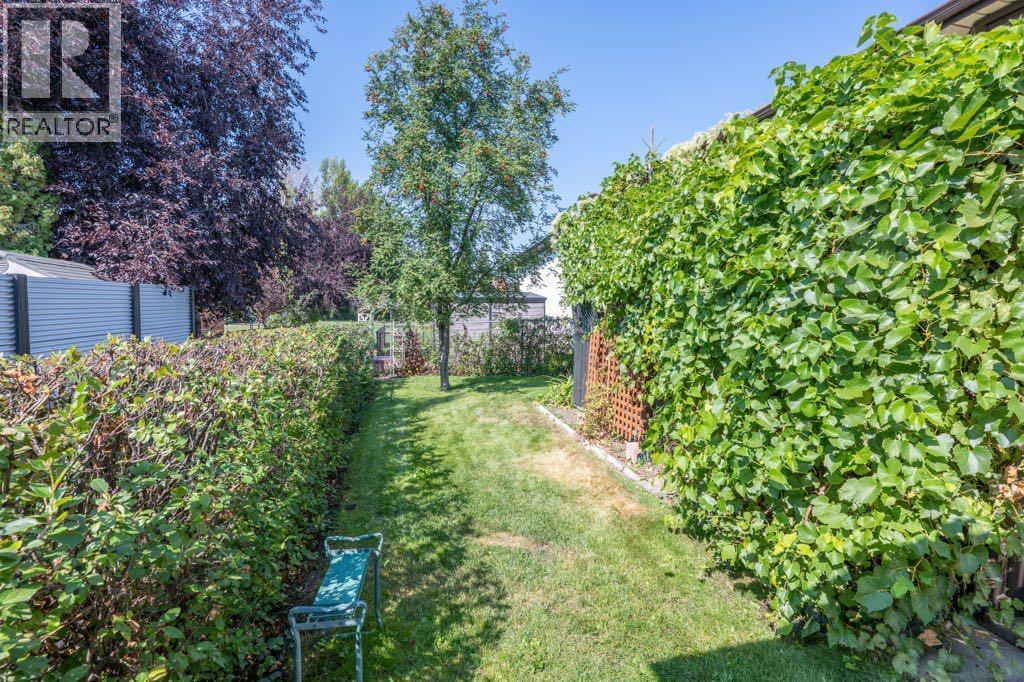 Single Family House Bi-level for Sale in  Iris Court SE Connaught Medicine Hat 