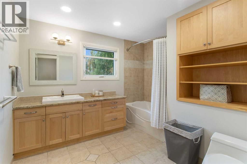 Single Family House for Sale in  Lake Mead Crescent SE Lake Bonavista Calgary 