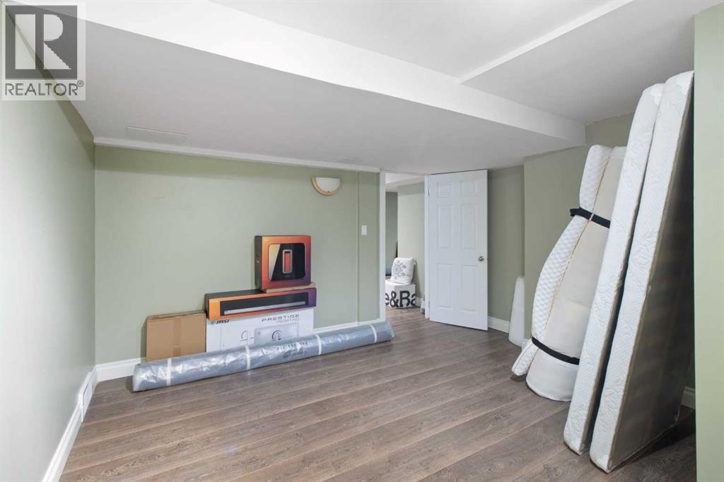 Single Family House for Sale in  Lake Mead Crescent SE Lake Bonavista Calgary 