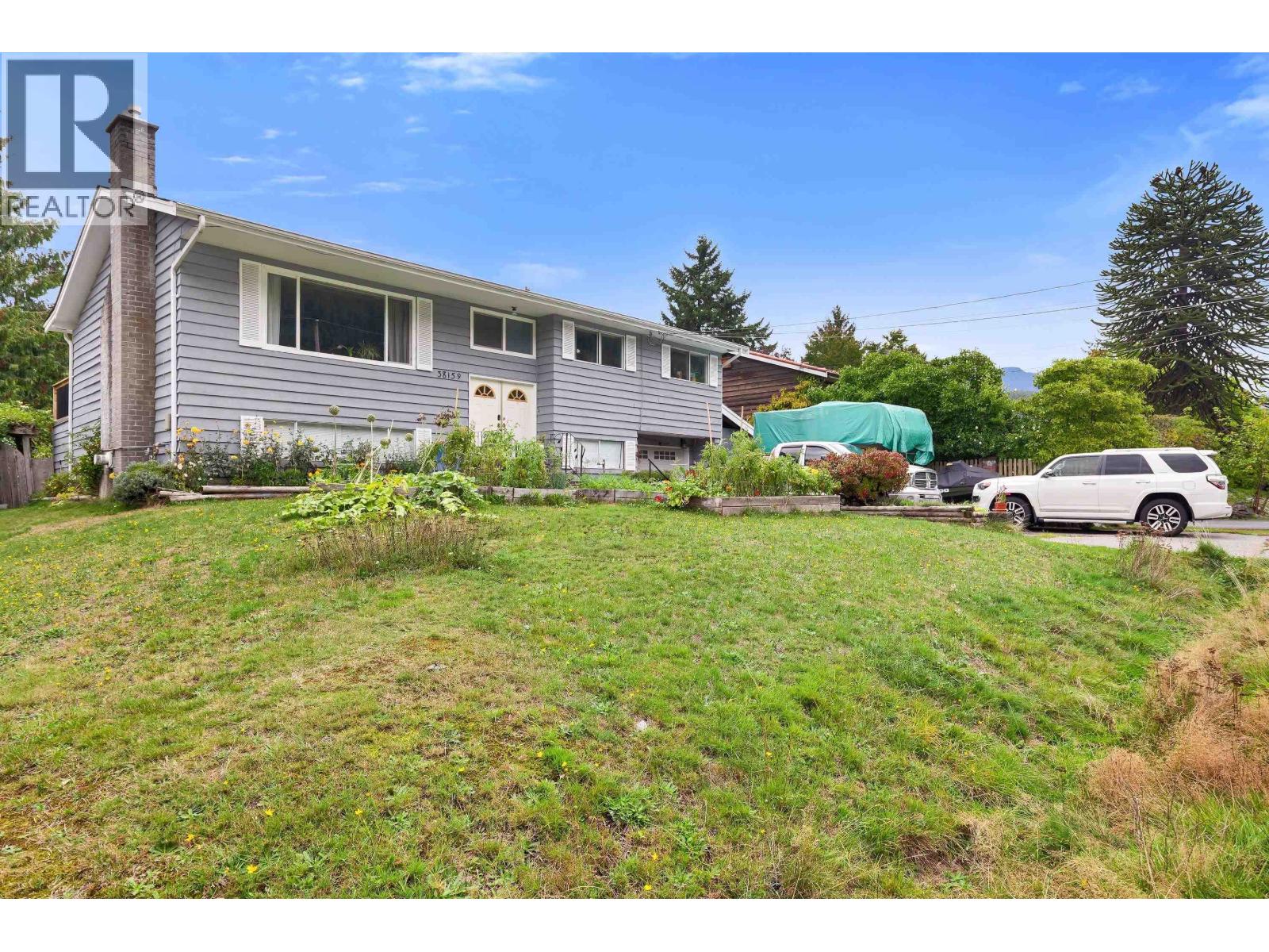 38159 HEMLOCK AVENUE, Squamish