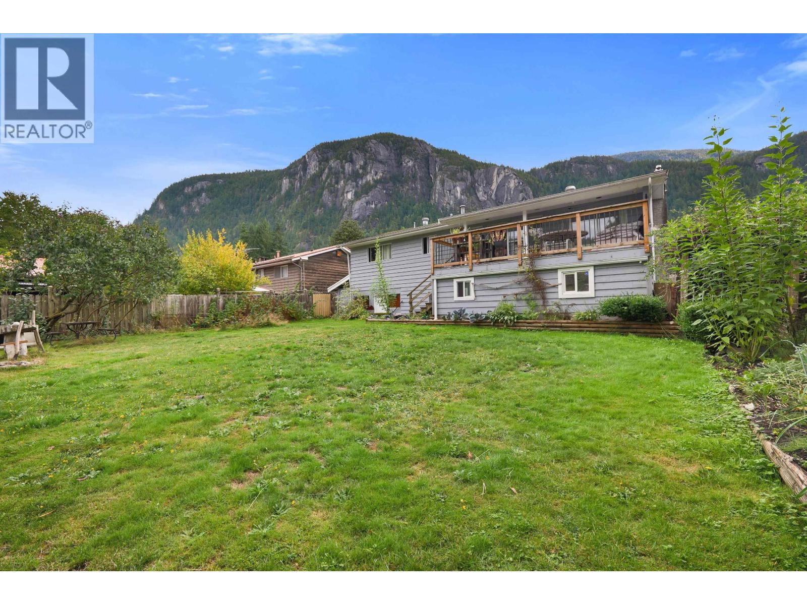 38159 HEMLOCK AVENUE, Squamish