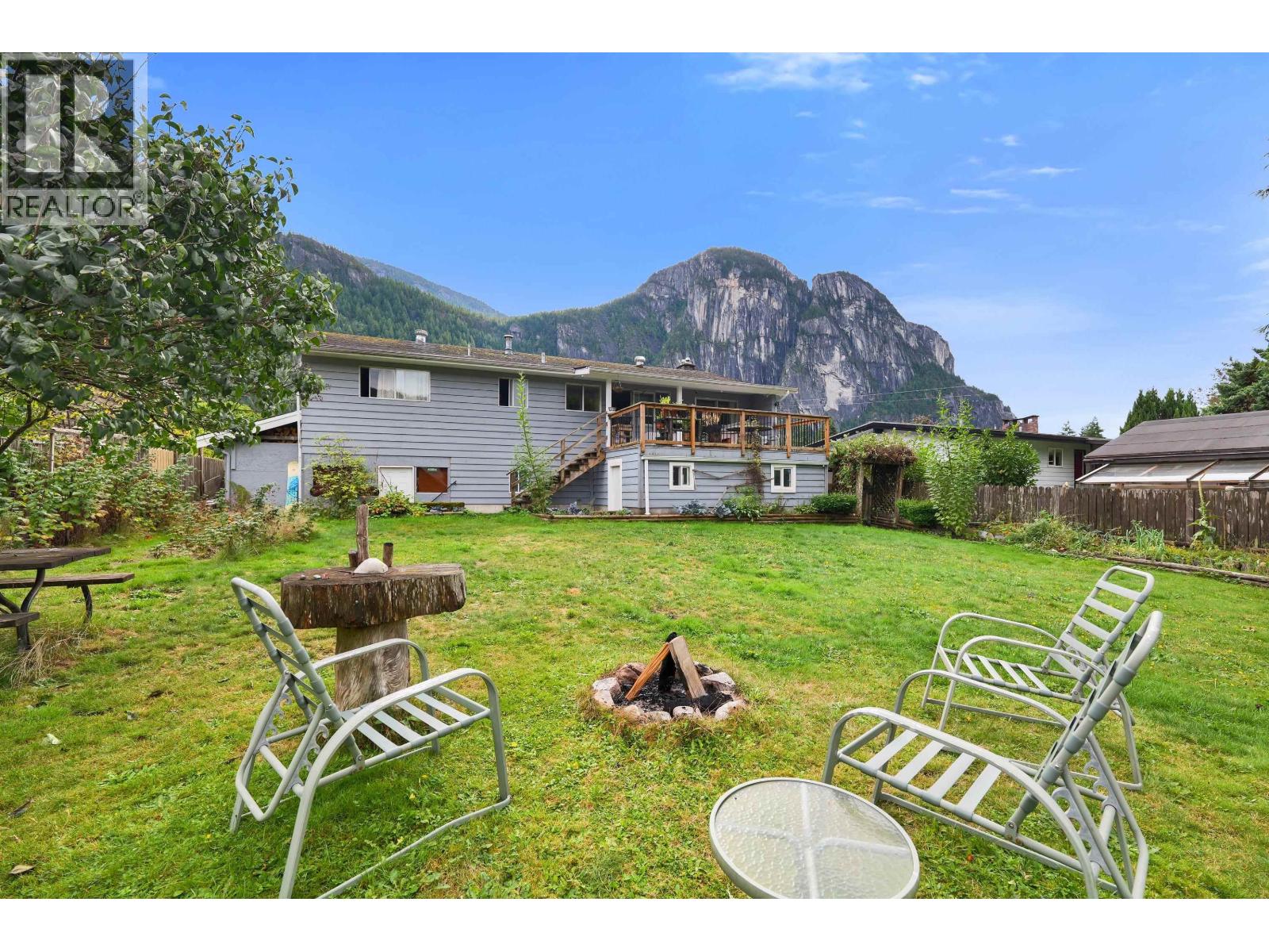 38159 HEMLOCK AVENUE, Squamish