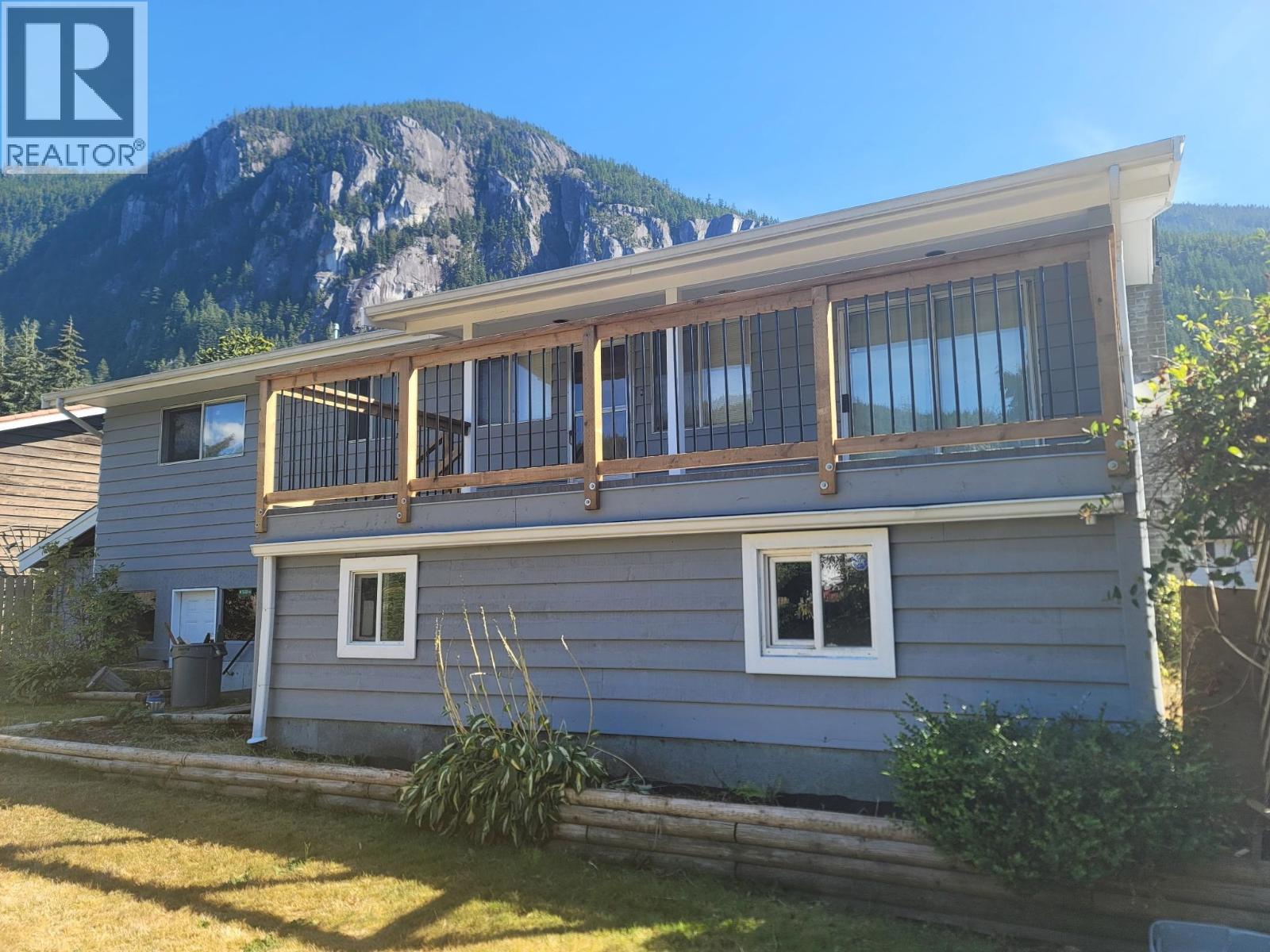 38159 HEMLOCK AVENUE, Squamish