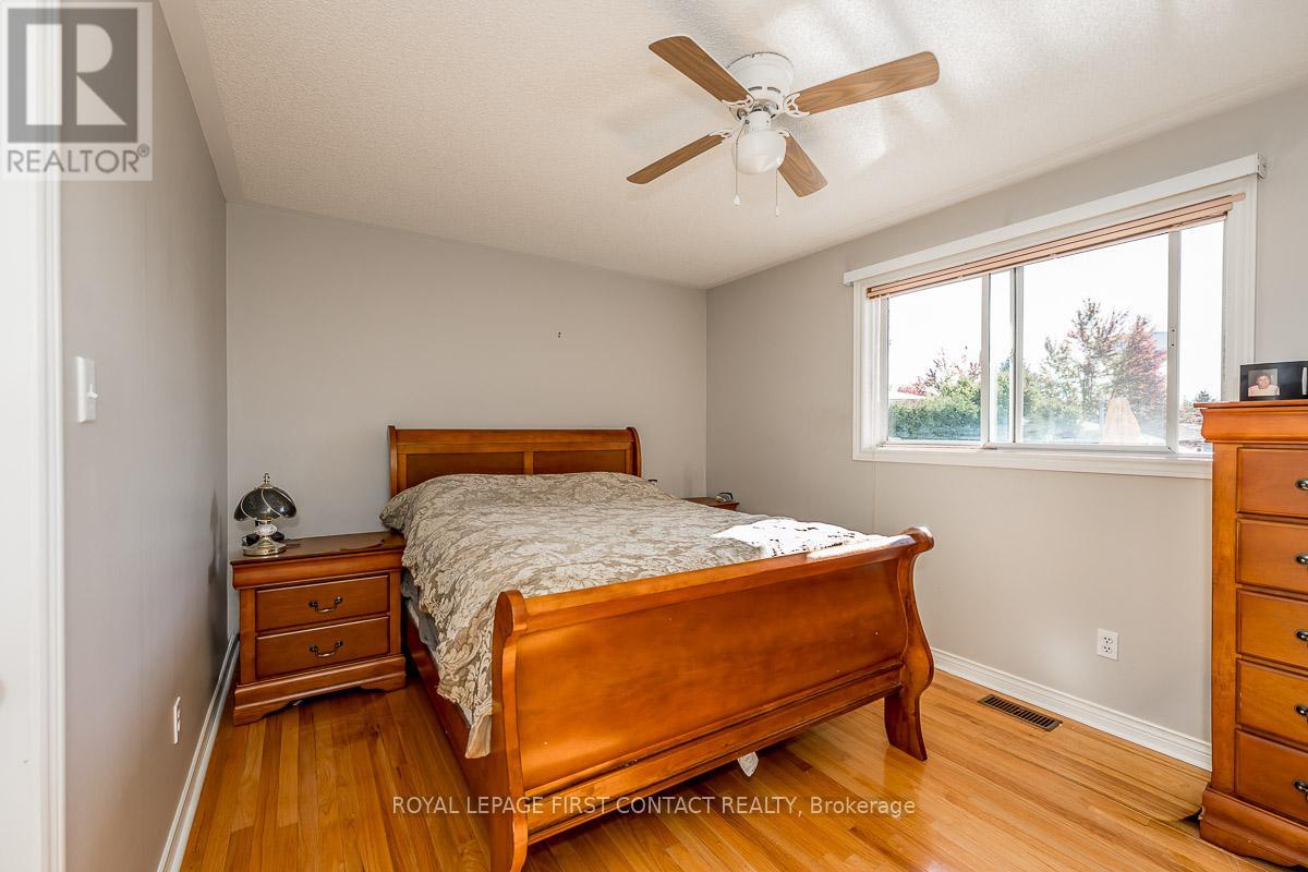 Single Family House Bungalow for Sale in  LANG DRIVE Barrie (Northwest) 