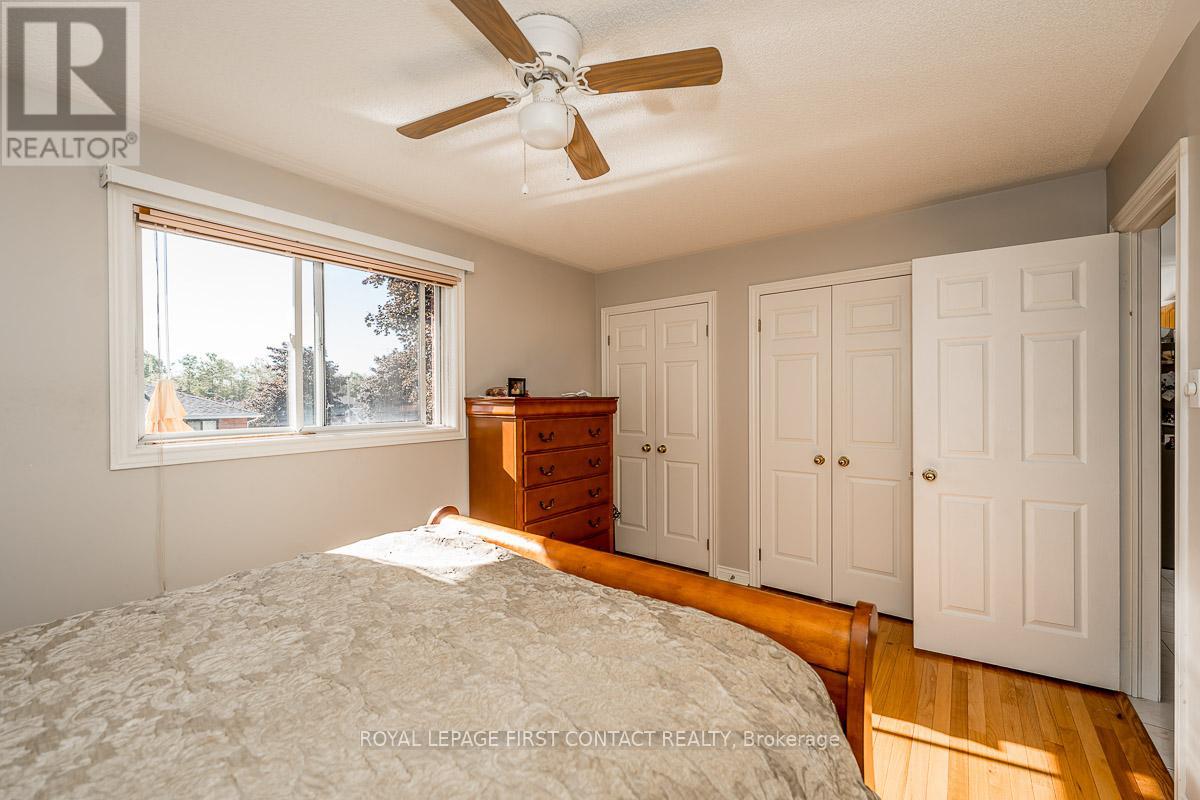 Single Family House Bungalow for Sale in  LANG DRIVE Barrie (Northwest) 