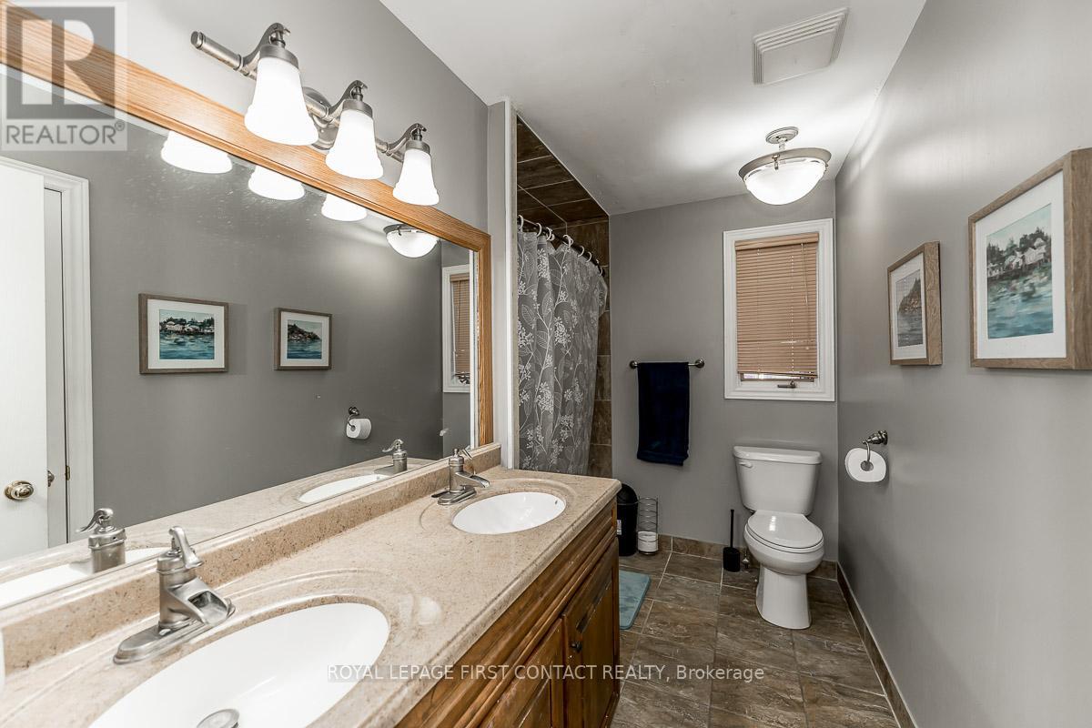 Single Family House Bungalow for Sale in  LANG DRIVE Barrie (Northwest) 