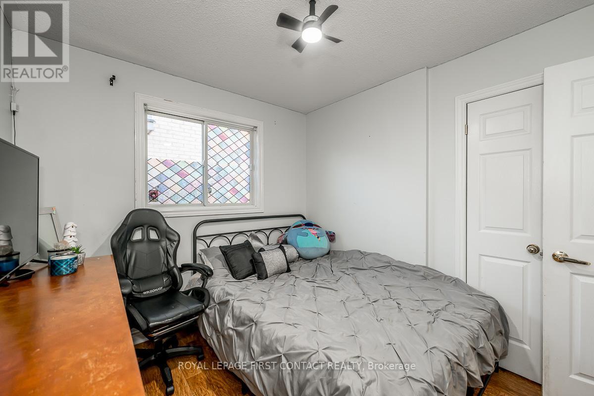 Single Family House Bungalow for Sale in  LANG DRIVE Barrie (Northwest) 