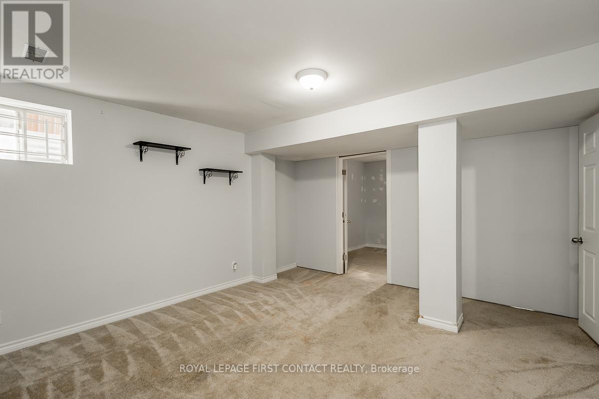 Single Family House Bungalow for Sale in  LANG DRIVE Barrie (Northwest) 