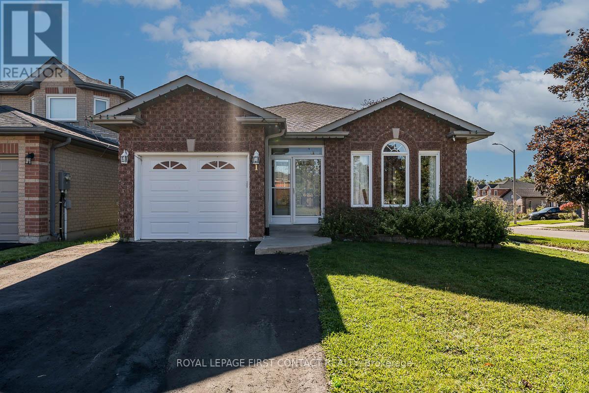 Single Family House Bungalow for Sale in  LANG DRIVE Barrie (Northwest) 