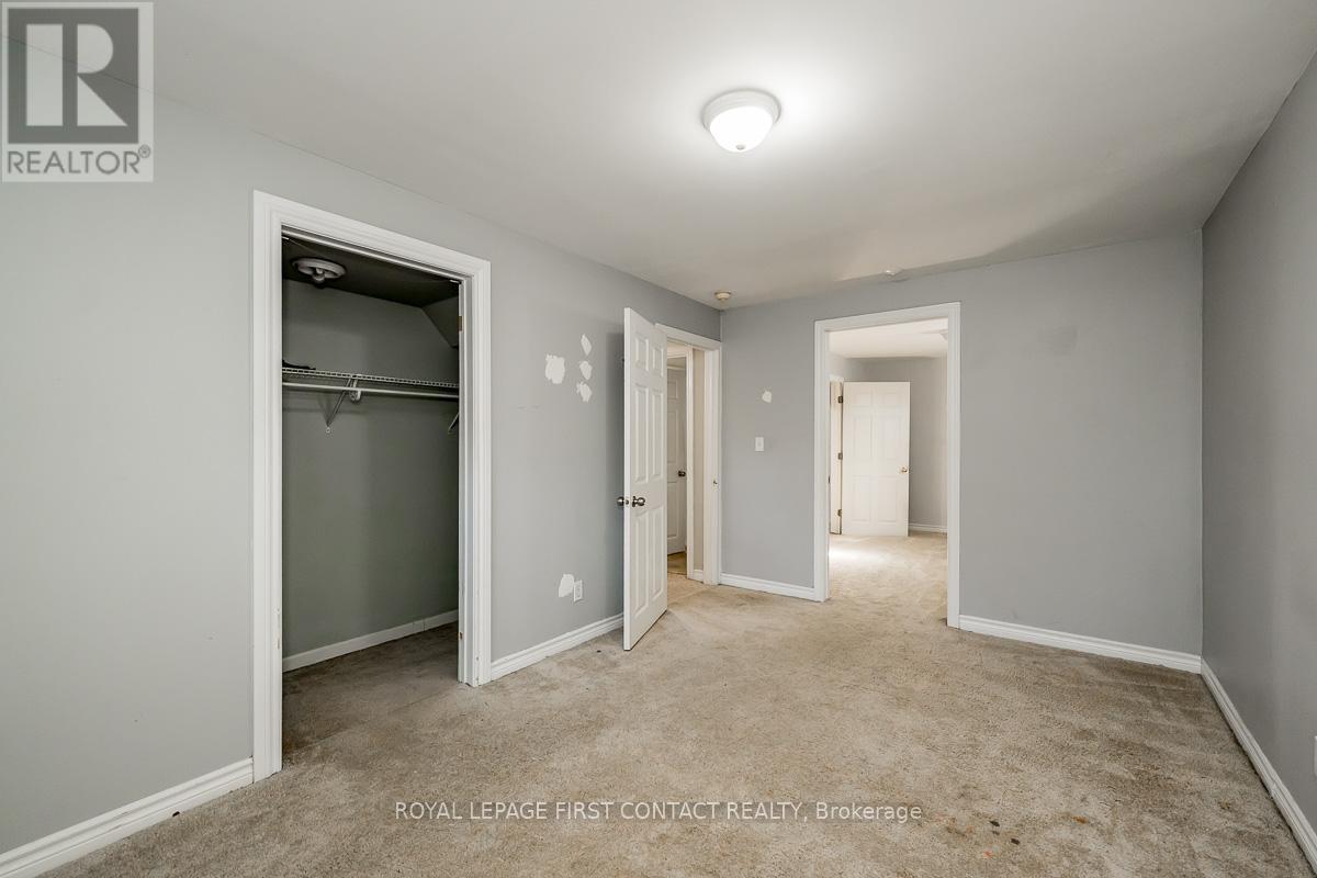 Single Family House Bungalow for Sale in  LANG DRIVE Barrie (Northwest) 