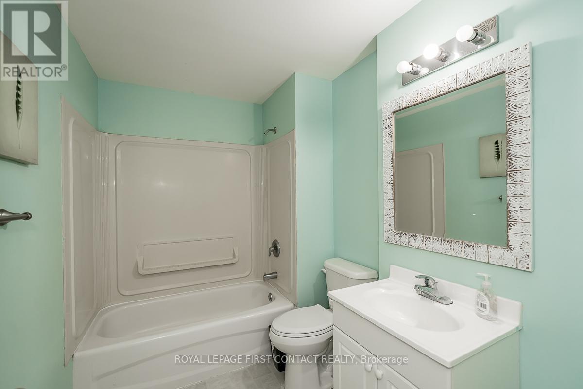 Single Family House Bungalow for Sale in  LANG DRIVE Barrie (Northwest) 