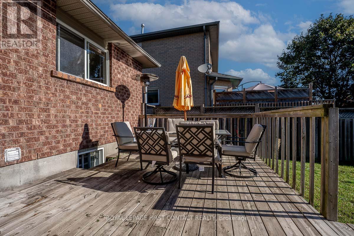 Single Family House Bungalow for Sale in  LANG DRIVE Barrie (Northwest) 