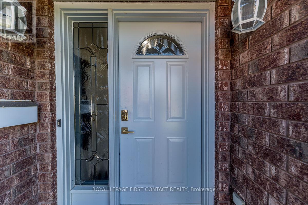 Single Family House Bungalow for Sale in  LANG DRIVE Barrie (Northwest) 